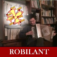 Silvio Peron: fine musicista, cultore della musica tradizionale delle vallate abita a Robilante.