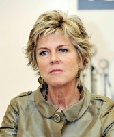 Evelina Christillin “Olimpico sorriso” e “12 canti per 12 lingue” Evelina Christillin “Olimpico sorriso” e “12 canti per 12 lingue”