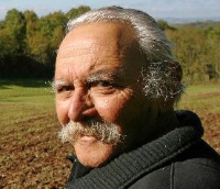 Yves Roquette e la Chambra d’oc: un cammino di amicizia Yves Roquette e la Chambra d’oc: un cammino di amicizia