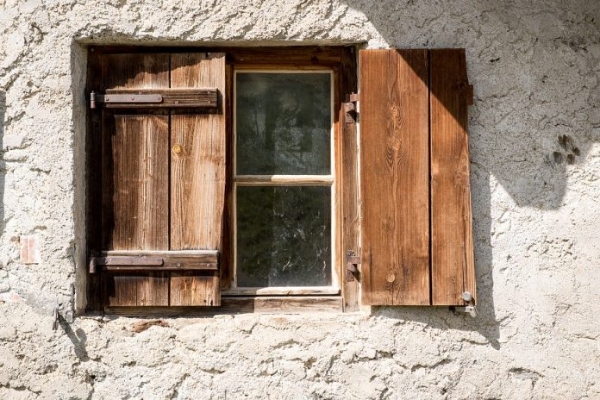 Finestre scure