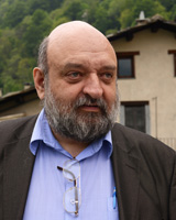 Ritratto di Marcel Courthiade: una vita per la lingua Rromani.