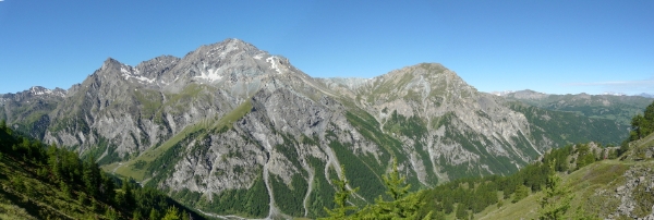 16 - Le zone protette. I parchi dell'alta valle.